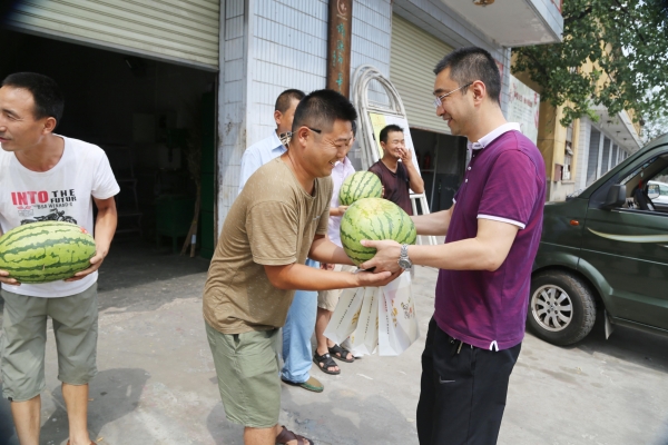 廣告公司：酷暑夏日送清涼，點(diǎn)滴關(guān)懷入人心